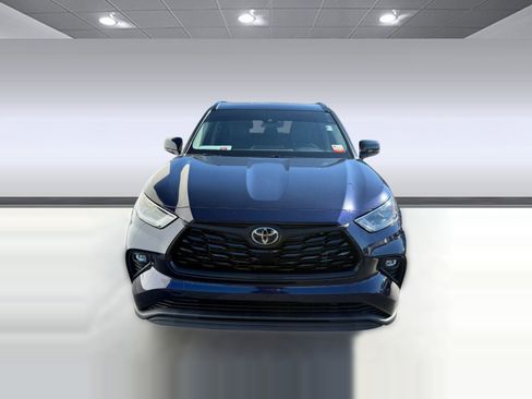 Used 2022 Toyota Highlander XLE image 6