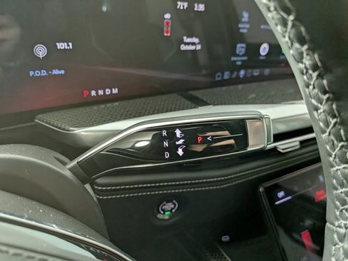 Certified 2025 Cadillac Escalade V w/ LPO, ONYX Package image 26