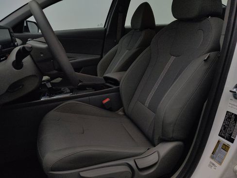Used 2025 Hyundai Elantra SE FWD image 17