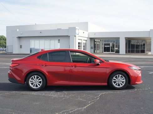 Used 2025 Toyota Camry LE w/ Convenience Package FWD image 20