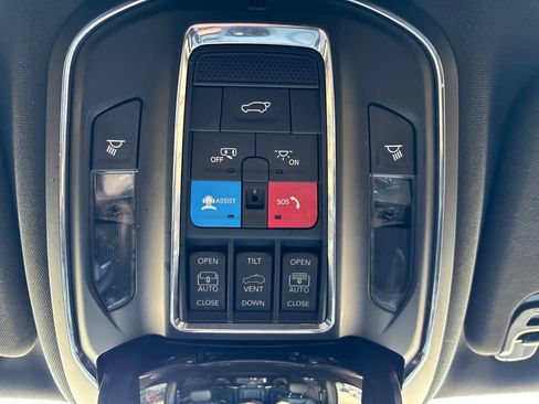 Used 2023 Jeep Wagoneer L 4WD w/ Premium Group I image 74
