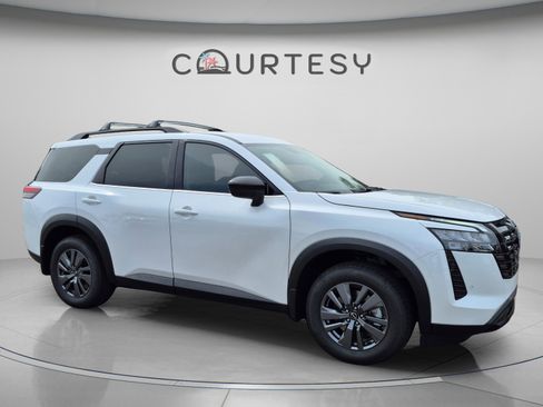 New 2026 Nissan Pathfinder SV w/ Cargo Package FWD image 8