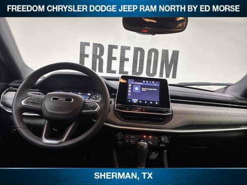 Used 2025 Jeep Compass Latitude AWD/4WD image 11