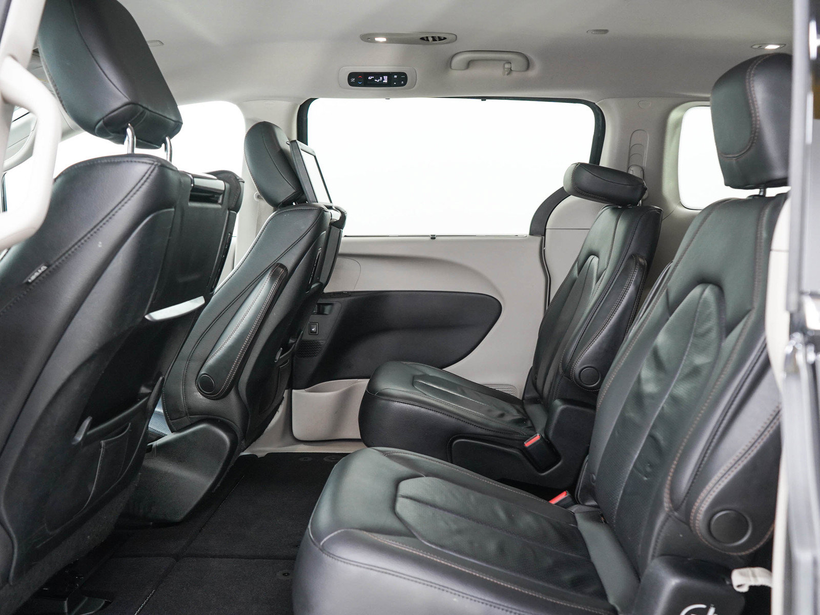 Used 2017 Chrysler Pacifica Touring-L Plus w/ Advanced Safetytec Group FWD image 16