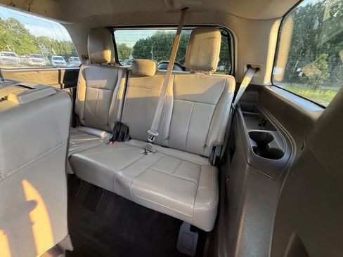 Used 2018 Ford Expedition XLT w/ Equipment Group 202A AWD/4WD image 22