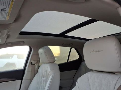 Used 2022 Buick Envision Avenir w/ Technology Package II image 17