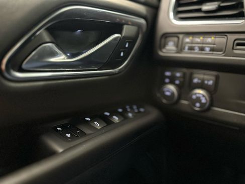 Used 2023 Chevrolet Suburban Z71 w/ Luxury Package AWD/4WD image 32