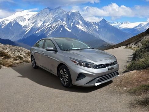 Used 2024 Kia Forte LXS FWD image 7