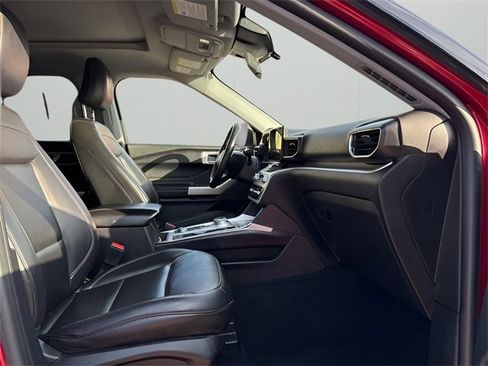 Used 2021 Ford Explorer XLT w/ Equipment Group 202A image 14