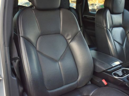 Used 2017 Porsche Cayenne Platinum Edition AWD/4WD image 38