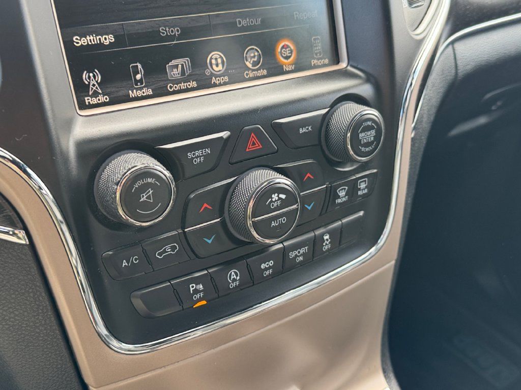 Used 2017 Jeep Grand Cherokee Limited AWD/4WD image 28