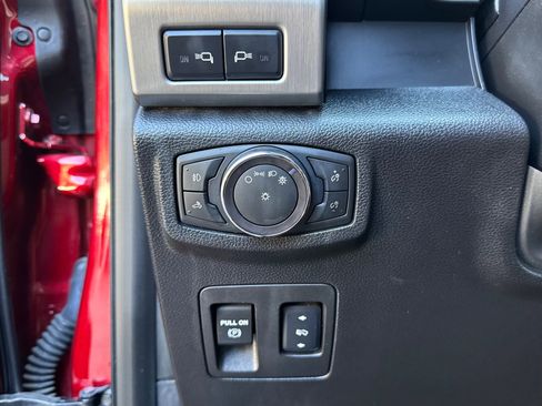 Used 2018 Ford F150 Platinum w/ Equipment Group 701A Luxury image 26