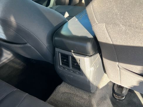 Used 2010 Dodge Charger SXT image 8