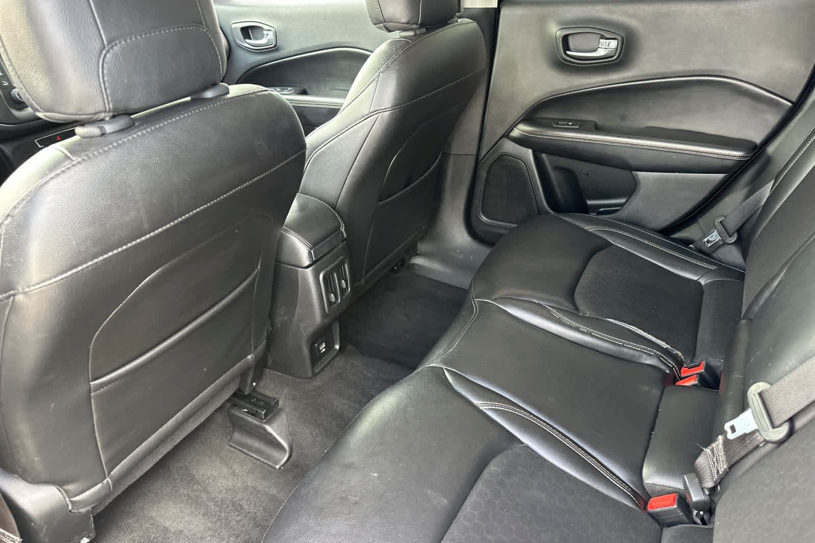 Used 2018 Jeep Compass Latitude FWD image 4