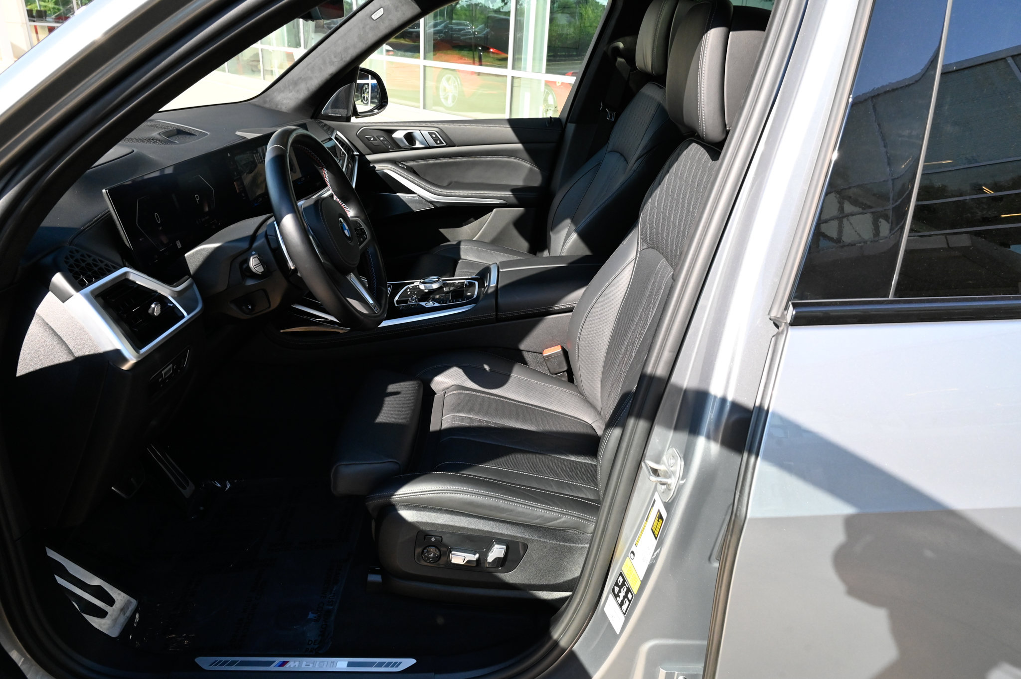 Used 2023 BMW X7 M60i w/ Executive Package AWD/4WD image 16