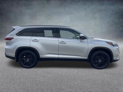 Used 2019 Toyota Highlander SE image 4