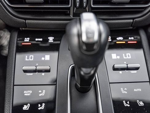 Certified 2023 Porsche Macan AWD/4WD image 21