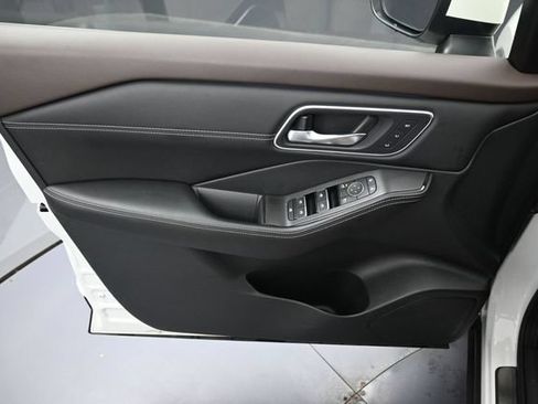 Used 2023 Nissan Rogue Platinum w/ Platinum Premium Package AWD/4WD image 24