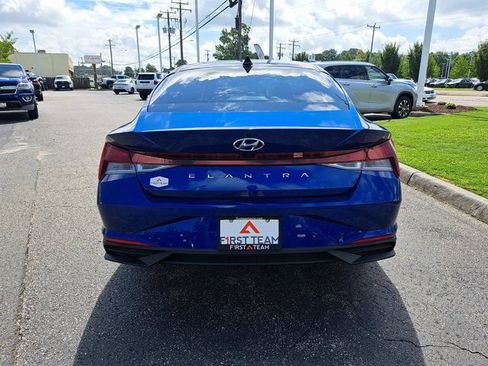 Used 2023 Hyundai Elantra SEL FWD image 9