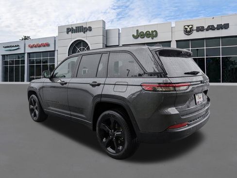 Certified 2025 Jeep Grand Cherokee Limited w/ Luxury Tech Group II RWD image 5