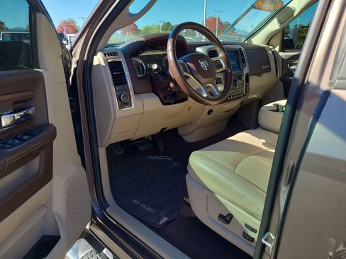 Used 2018 RAM 1500 Laramie w/ Convenience Group image 10