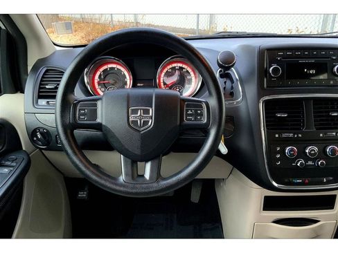 Used 2016 Dodge Grand Caravan SE w/ Quick Order Package 29E SE image 6