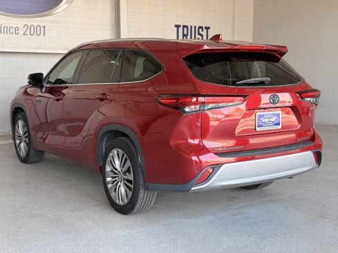 Used 2021 Toyota Highlander Platinum FWD image 8
