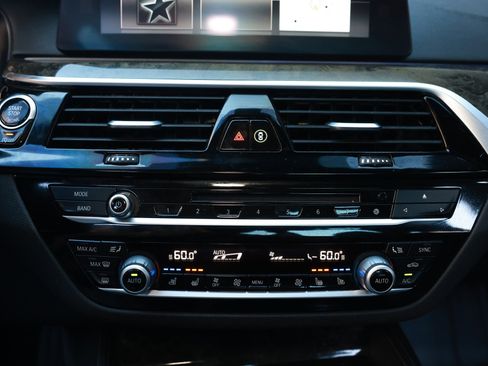 Used 2017 BMW 540i xDrive image 37