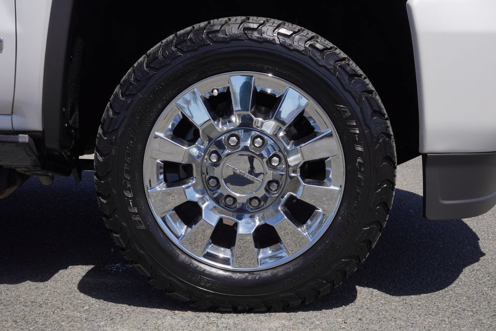 Used 2018 GMC Sierra 2500 Denali w/ Duramax Plus Package AWD/4WD image 10