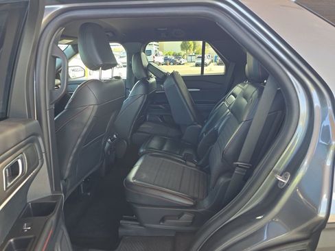 Used 2025 Ford Explorer ST-Line w/ ST-Line Street Pack image 10