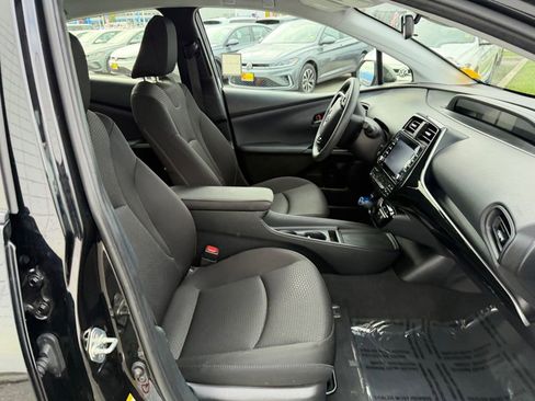 Used 2022 Toyota Prius LE image 21