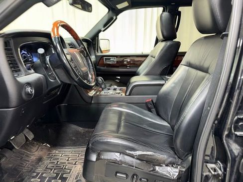 Used 2015 Lincoln Navigator 4WD image 14