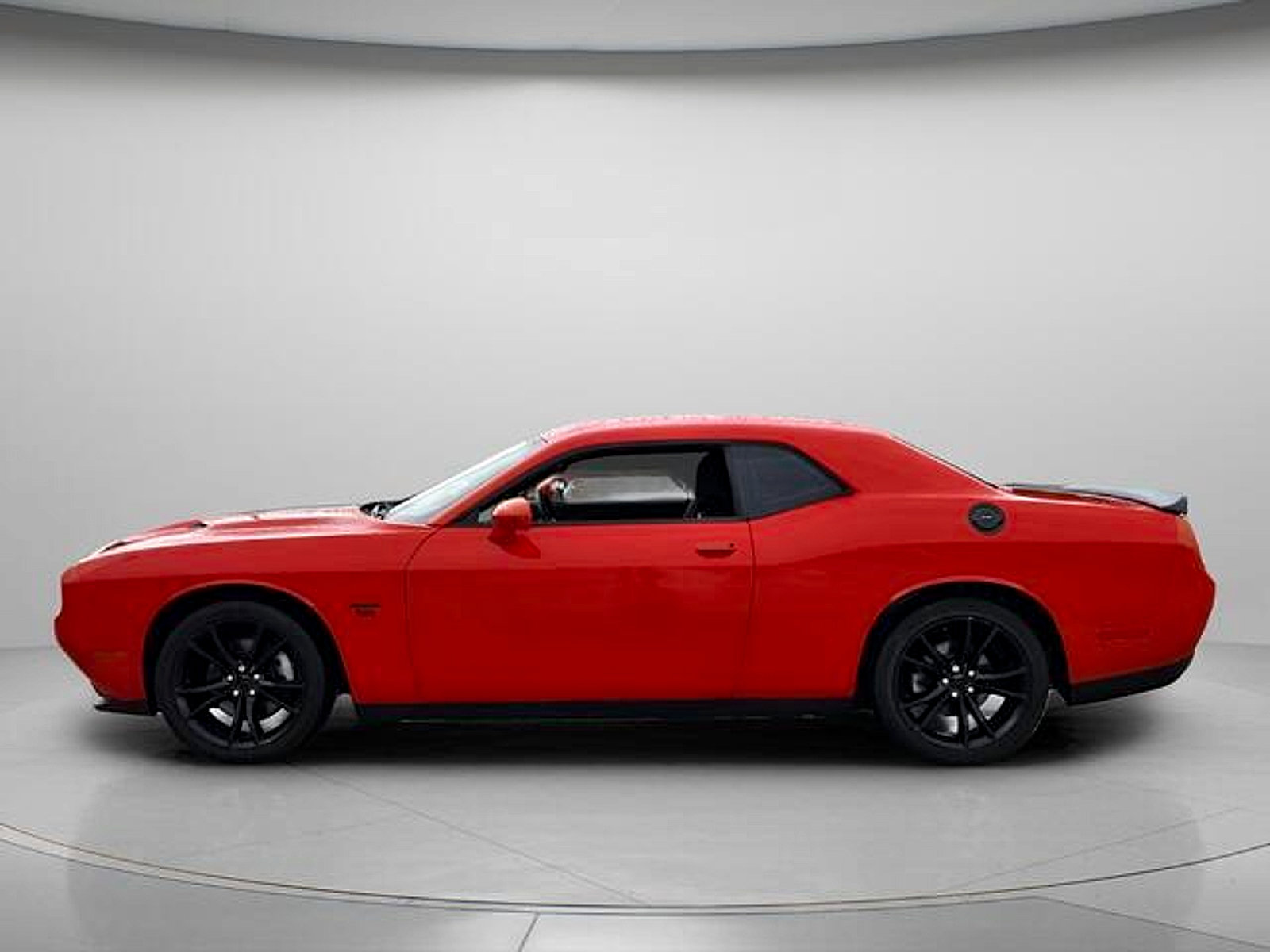 Used 2016 Dodge Challenger R/T w/ Blacktop Package RWD image 3