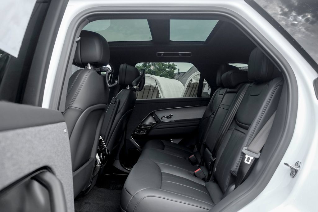 New 2026 Land Rover Range Rover Sport SE AWD/4WD image 16