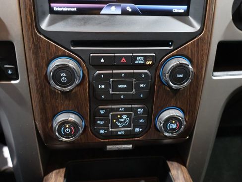 Used 2014 Ford F150 Lariat w/ Lariat Chrome Package image 27