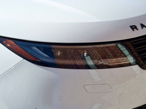 Used 2024 Land Rover Range Rover Sport SE image 14