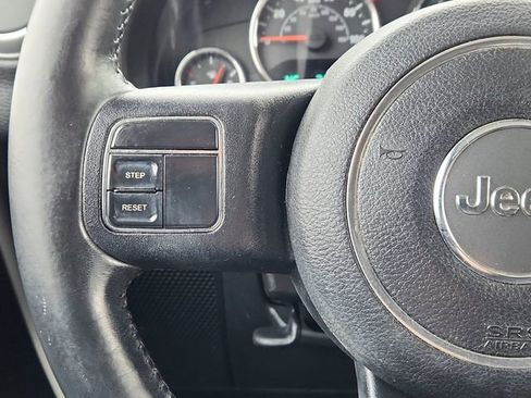 Used 2015 Jeep Wrangler Sahara image 35