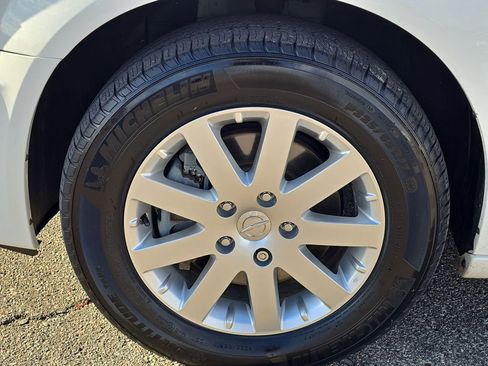 Used 2013 Chrysler Town & Country Touring image 39