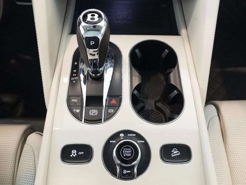 Used 2022 Bentley Bentayga AWD/4WD image 44