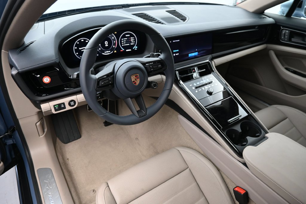 Certified 2026 Porsche Panamera RWD image 4