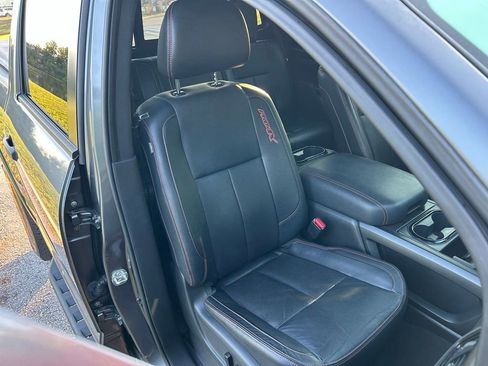 Used 2021 Nissan Titan PRO-4X w/ Pro-4x Convenience Package AWD/4WD image 16