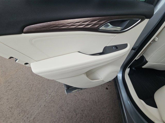 Used 2023 Buick Envision Avenir AWD/4WD image 32