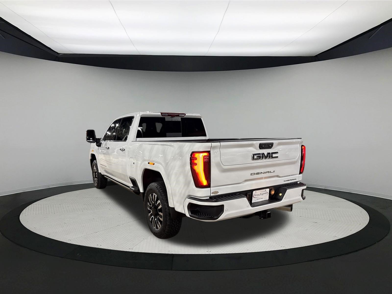 Used 2026 GMC Sierra 2500 Denali Ultimate AWD/4WD image 5