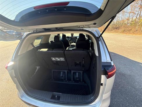 Used 2023 Kia Carnival LX image 29