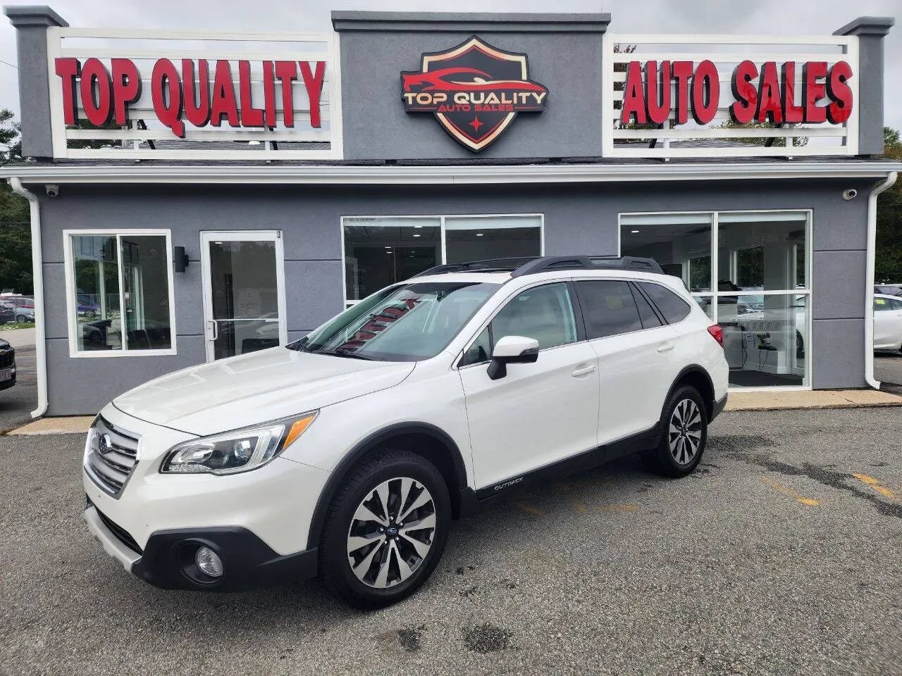 Used 2017 Subaru Outback 3.6R Limited AWD/4WD image 1
