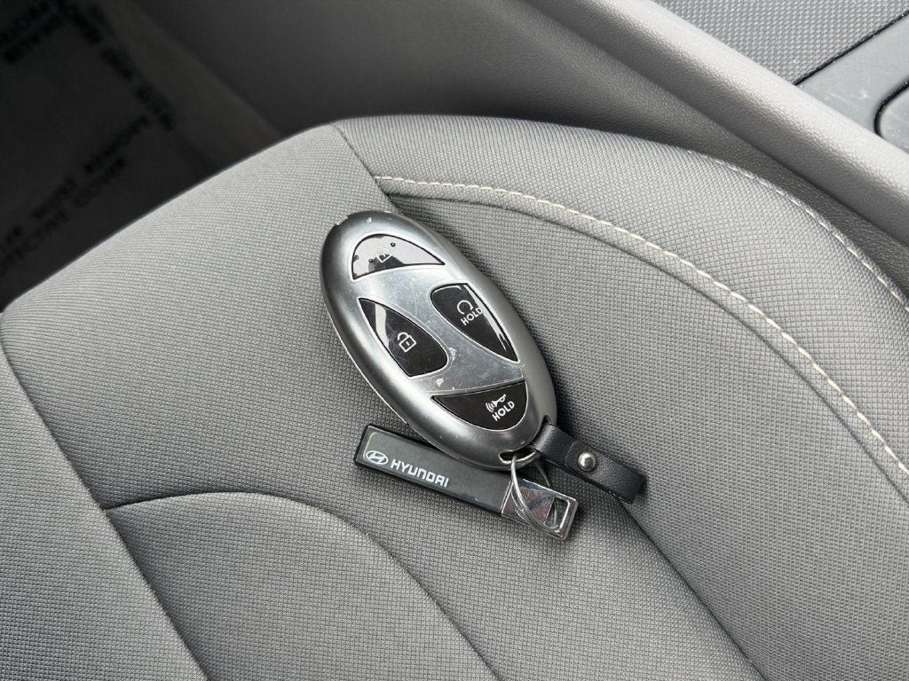 Used 2024 Hyundai Elantra SEL FWD image 32