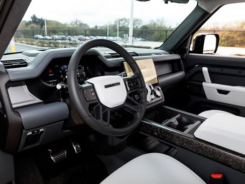 Used 2026 Land Rover Defender 110 OCTA image 28