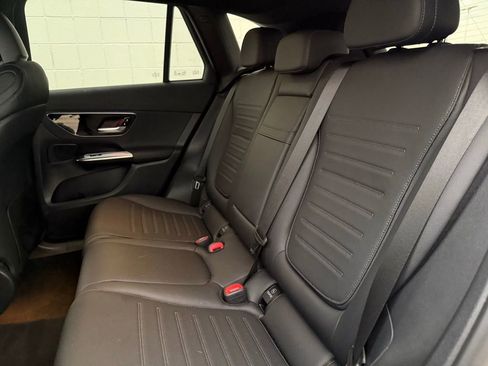 Used 2025 Mercedes-Benz GLC 300 4MATIC image 31