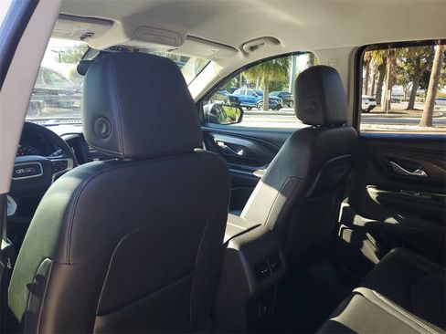 Used 2022 GMC Terrain SLT w/ Infotainment Package II image 10