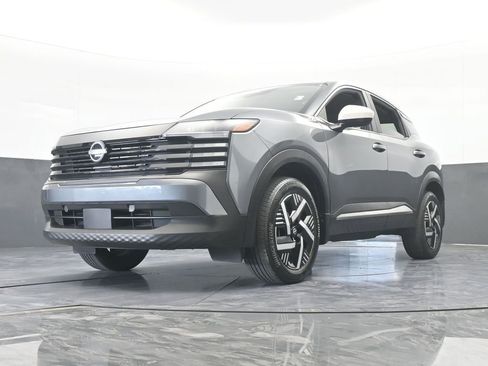 Used 2025 Nissan Kicks SV image 53